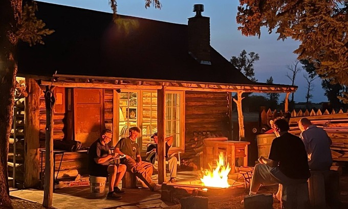 Cokeville Cabina | Perfect 1-bedroom, 1-bath Modern Rustic Cabin