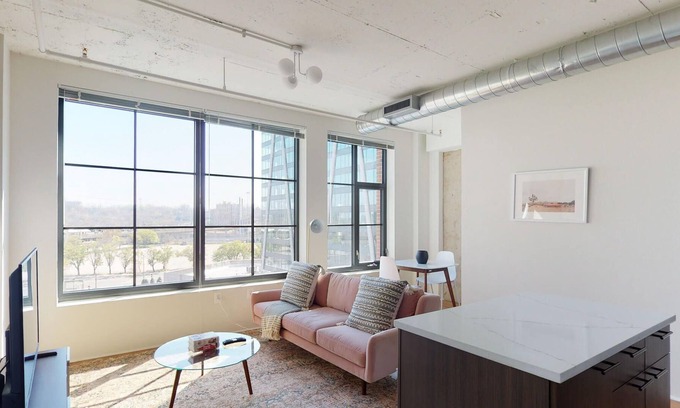 Eisenhower East Apartamento | Perfect 1BR at The Foundry Near Dtwn DC + Metro