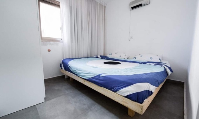 Bat Yam Apartamento | Perfect 2-bedroom Sea View apartment in Bat Yam with WiFi