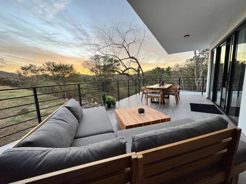 Tamarindo Apartamento | Perfect 2BR Condo Near Beach w Views & Pool