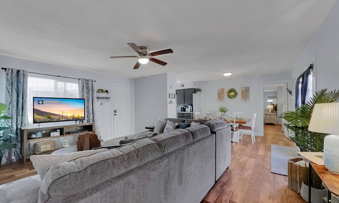 Tempe Casa | Perfect 3/2 Patio Home! Pool Close! Private Courtyard!