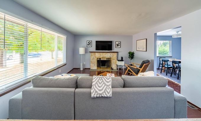 Mercer Island Casa | Perfect 3BR House in Mercer Island w/ Outdoor Area