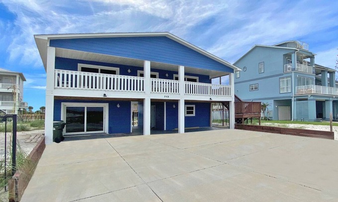 Villa Segunda Casa | Perfect 4 bdrm home w/ private pool & volleyball court - Steps to the beach!
