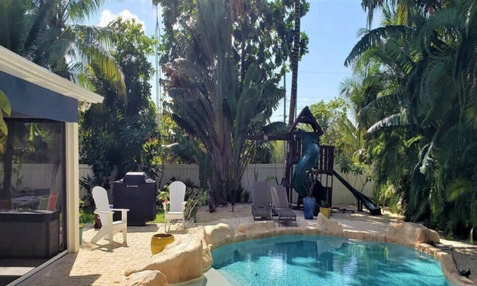 Omega Bay Estates Casa | Perfect 4 bed 2.5 Bth Family Vacation Home w/ Pool