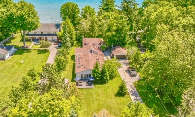 Carsonville Casa | Perfect 5-bedroom house with private beach, indoor pool, in charming Carsonville