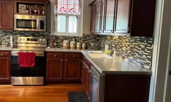 Bainbridge Casa | Perfect 5-bedroom Historic Home within walking distance of Downtown