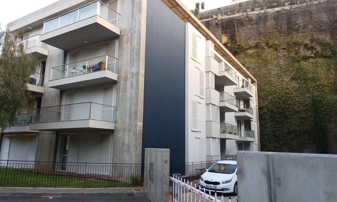 Santa Cruz Condominio | Perfect 5 minutes to the: airport