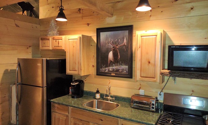 Benezette Cabina | Perfect Benezette Cabin. Nestled in the woods, yet close to attractions. .