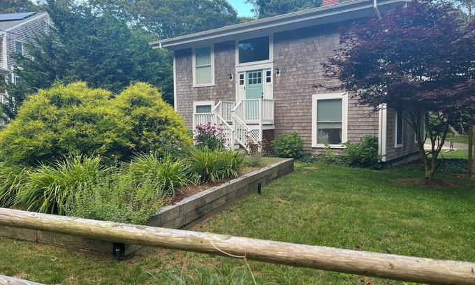 West Hyannisport Casa | Perfect bungalow near the beach in historic Craigville Village