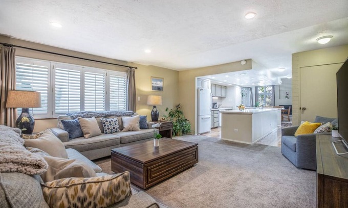 North Park City Villa | Perfect Condo in Heart of PC, with Pool & Hot Tub!