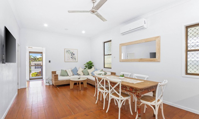 Lammermoor Casa | Perfect Cooee Bay Beach Getaway!