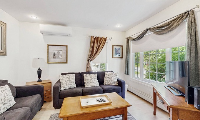 Bar Harbor Cabaña | Perfect Cottage Near Downtown & Glen Mary Park w/ Full Kitchen, Free WiFi, More