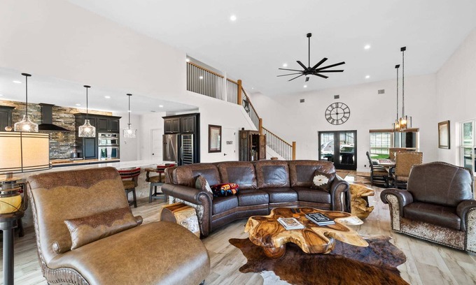 Fredericksburg Casa | Perfect Couple’s Getaway in Luckenbach Tx Hot tub Pool