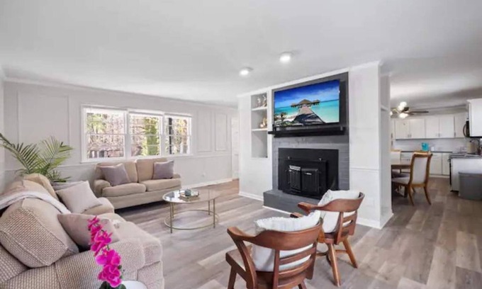 Garner Casa | Perfect cute home in Garner w firepit & king bed