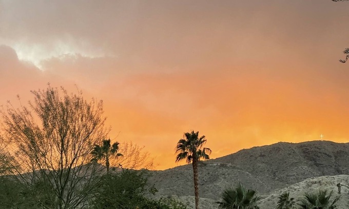 Palm Desert Condominio | Perfect desert location, near El Paseo.