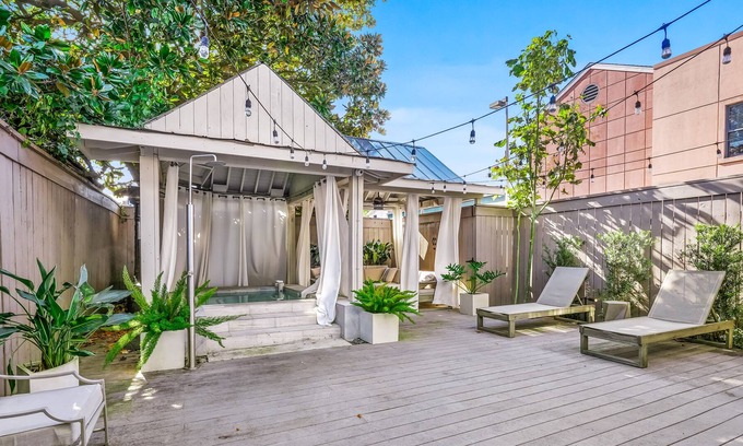 Irish Channel Apartamento | Perfect Escape in Downtown W/ Shared Hot Tub, Steam Rooms, Sun Deck & Fast WiFi!