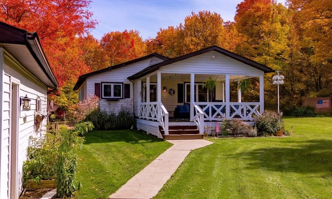 Chautauqua Casa | Perfect Fall getaway! Leaves, Wine Tasting, Fishing, Birding, Family Time!