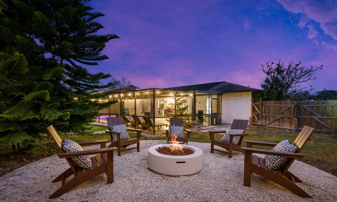 Walsingham Casa | Perfect Family Escape! Pool~Fire Pit~Sleeps 14
