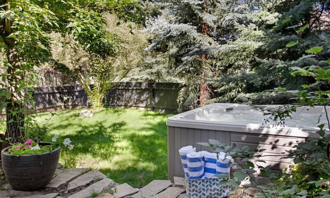 Eagle-Vail Casa | Perfect Family Getaway, Hot Tub, W/Private Fenced Yard, Beautiful Outdoor Area