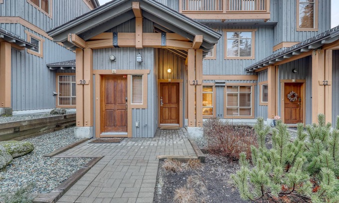 Nordic Estates Casa | Perfect first-floor townhome with patio, kitchen, fireplace & mountain/ski views