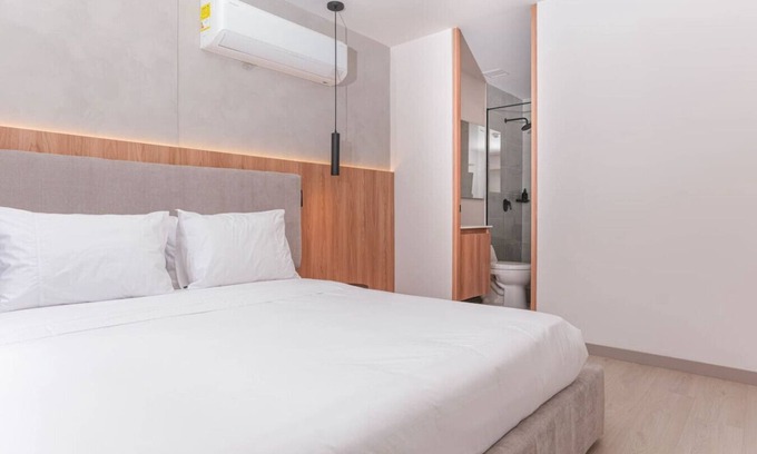 San Diego Apartamento | Perfect for 1 Couple - 1BR w/Jacuzzi & Coworking