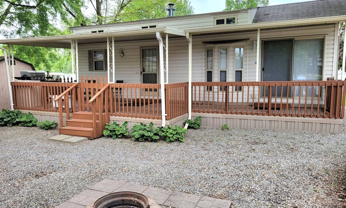 Pierceton Alquiler De RV | Perfect for 4 Cozy Campground & Family Adventures at Yogi Bear Jellystone Park