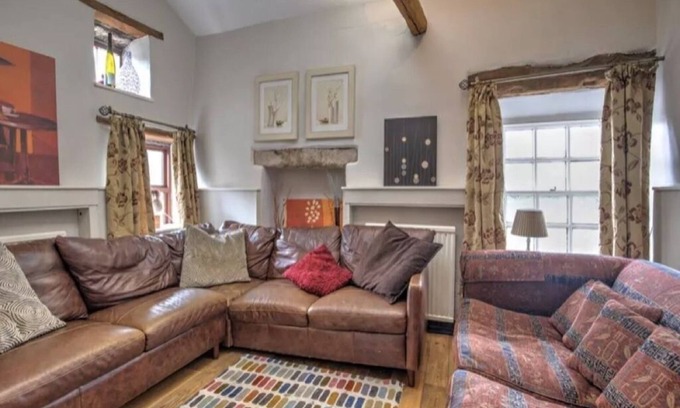Peak District Casa | Perfect for all Large Groups in 7 all Ensuite Bedrooms . Pet Friendly