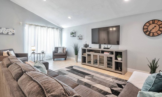 Pima Meadows Casa | Perfect for Business or Pleasure! Private Pool, Close to Spring Training, Old Town Scottsdale & ASU!
