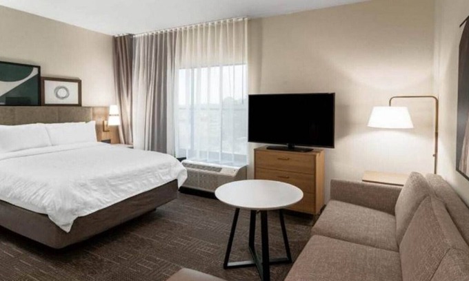 Flowood Casa | Perfect for Corporate Travelers w/ Workspace!