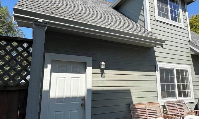 McKinleyville Apartamento | Perfect for family visiting a Cal Poly Student!