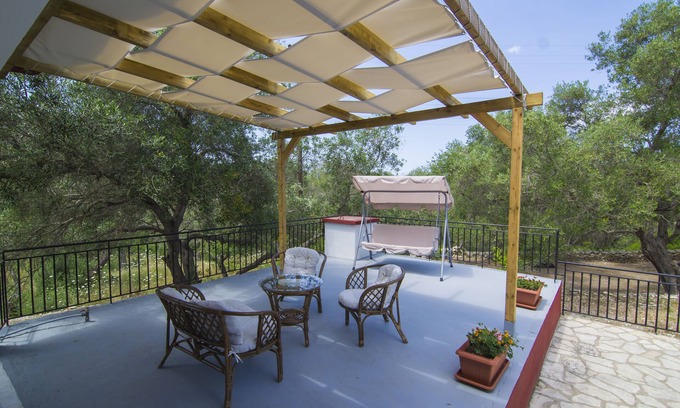 Lakka Villa | Perfecto para familias o parejas que buscan privacidad.