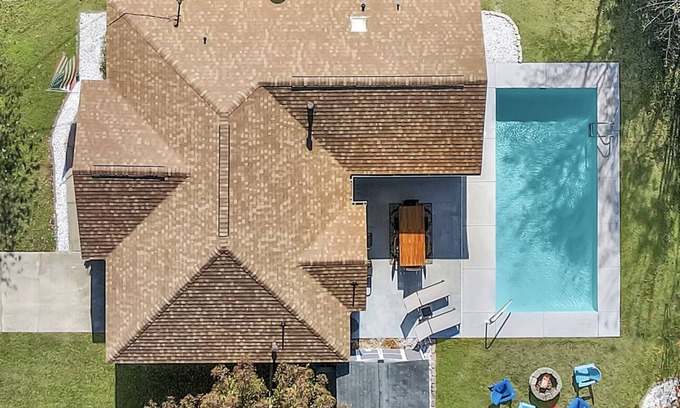 Navarre Casa | Perfect for families - Private pool, updated home!