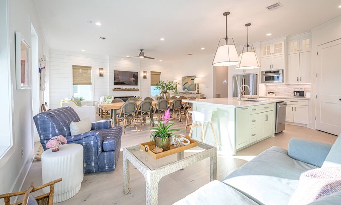 Beachside Village Casa | Spacious Family Getaway / Steps to Beach / Sleeps 14 / Elevator + Full Amenities