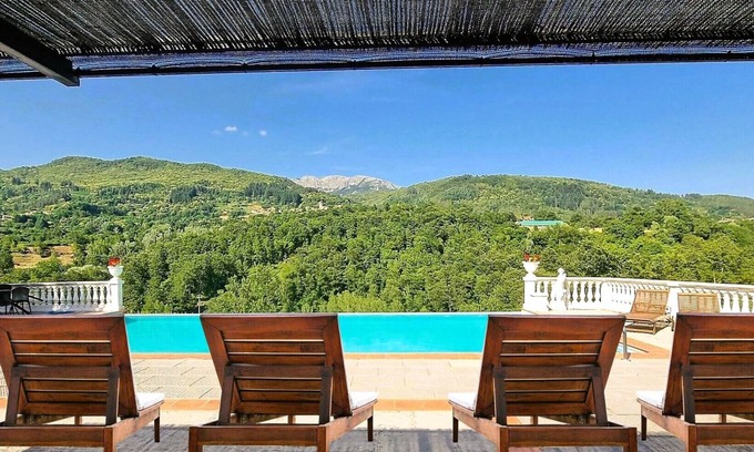 Camporgiano Villa | Ideal para grupos.Cocina exterior, piscina privada, restaurantes a pie.