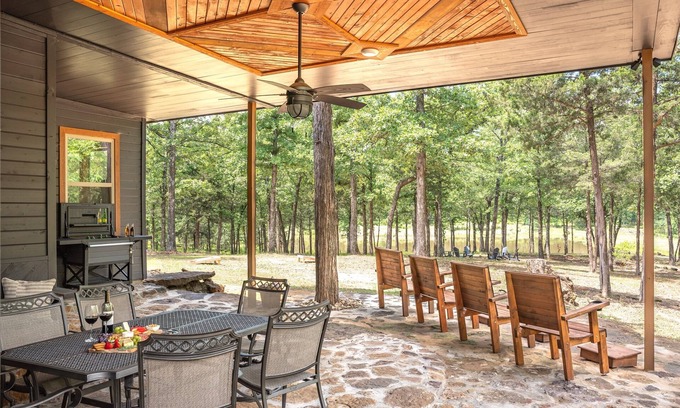 Edgewood Casa | Perfect for Large Groups- Hot tub | Kayaks