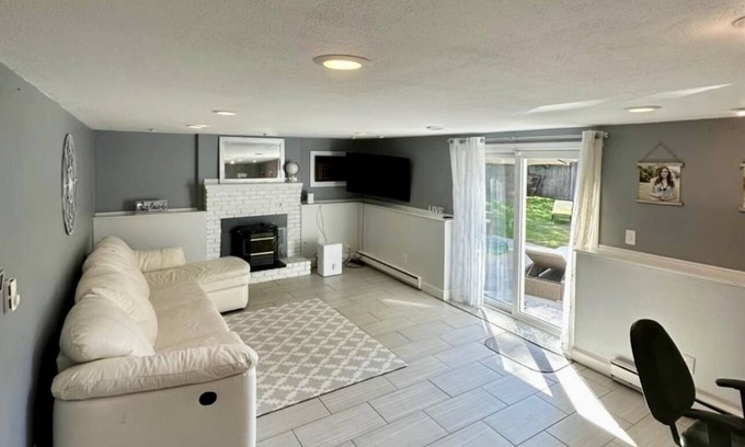 Braintree Casa | Perfect for long or short term stays near Boston & Cape in a great neighborhood!