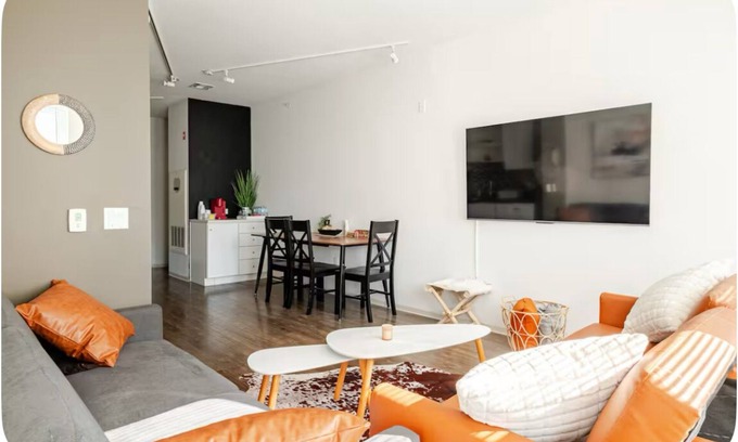 Everett Condominio | 🏖️Sunlit 2BR by Assembly Row; Ideal for Summer Work Trips 💼