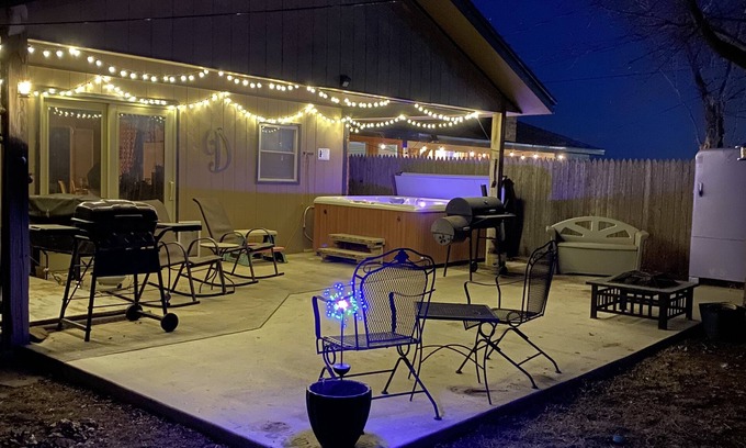 Dumas Casa | Perfect for winter or summer and plenty of room for a gathering!