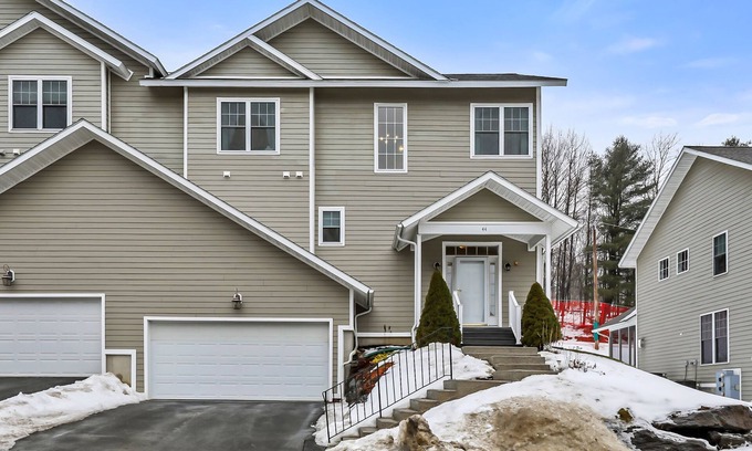 Pittsfield Condominio | Perfect for Winter Skiing!!