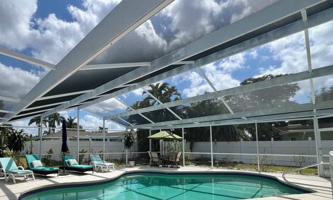 McGregor Casa | Perfect Fort Myers Getaway! Close to beaches, downtown, nightlife..