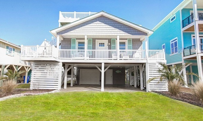 Ocean Isle Beach Casa | Perfect getaway in Ocean Isle Beach-beach just steps away & pet-friendly!
