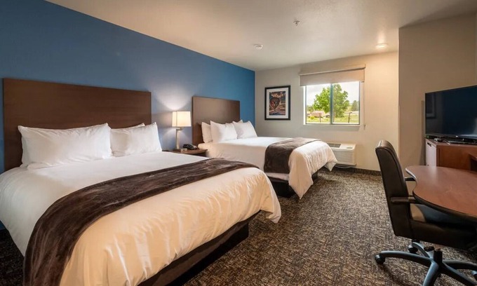 Shakopee Hotel | Perfect Getaway: Comfortable Room w/ Kitchen, Near Mystic Lake!