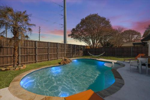 Richardson Casa | Perfect Getaway Home w Pool Jacuzzi Cinema Room