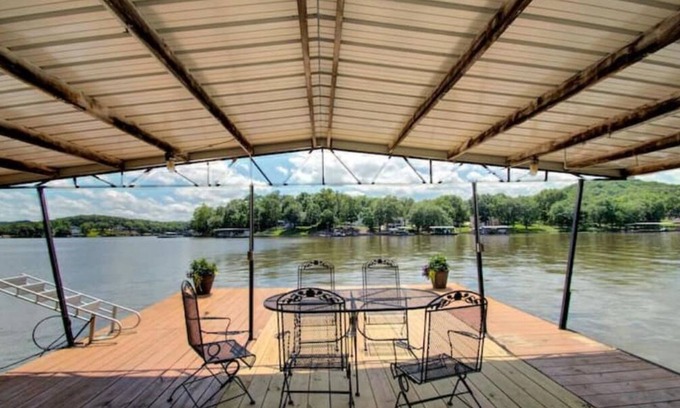 Climax Springs Casa | Quiet cove. Perfect for family time, fishing, boating and swimming!