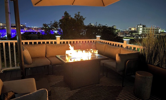Canton Casa | Perfect Group getaway, 4BR/3BA, Rooftop & Theater in walkable Canton