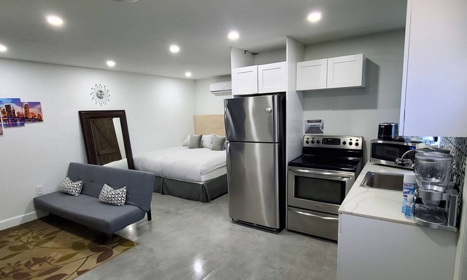 Pembroke Park Apartamento | Perfect Guest house/studio just 15mins drive to the beach for a relaxing getaway