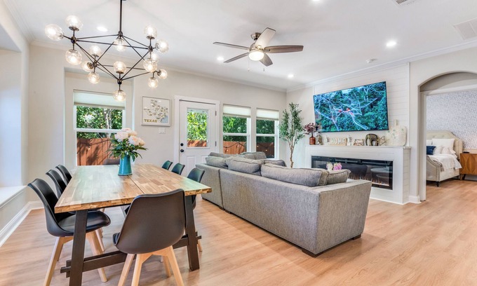 West Dallas Casa | Perfect Home Base for Your Adventure-near Downtown and Uptown Dallas