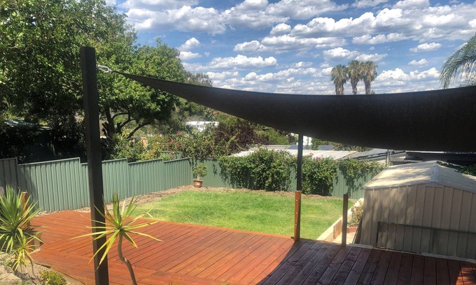 Bayswater Casa | Perfect home for families & pet friendly. Close to City/Airport & train station.