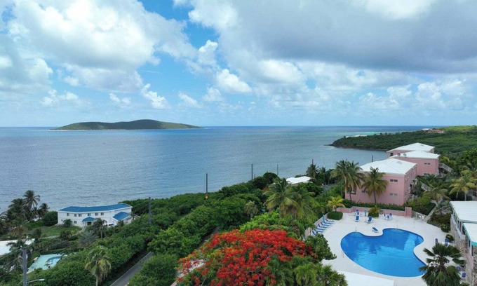 Cotton Valley Condominio | Perfect Island Getaway--amazing ocean views and refreshing pool at Coakley Bay!