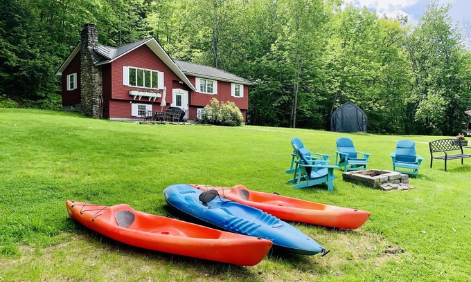 Mount Sunapee Casa | Perfect Lake or Mountain Getaway Less Than 5 Minutes Away